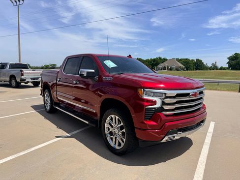 Used 2022 Chevrolet Silverado 1500 High Country w/ High Country Premium Package AWD/4WD image 4