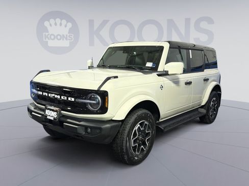 New 2026 Ford Bronco Outer Banks AWD/4WD image 1