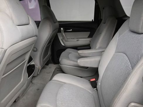 Used 2010 GMC Acadia SLE FWD image 18