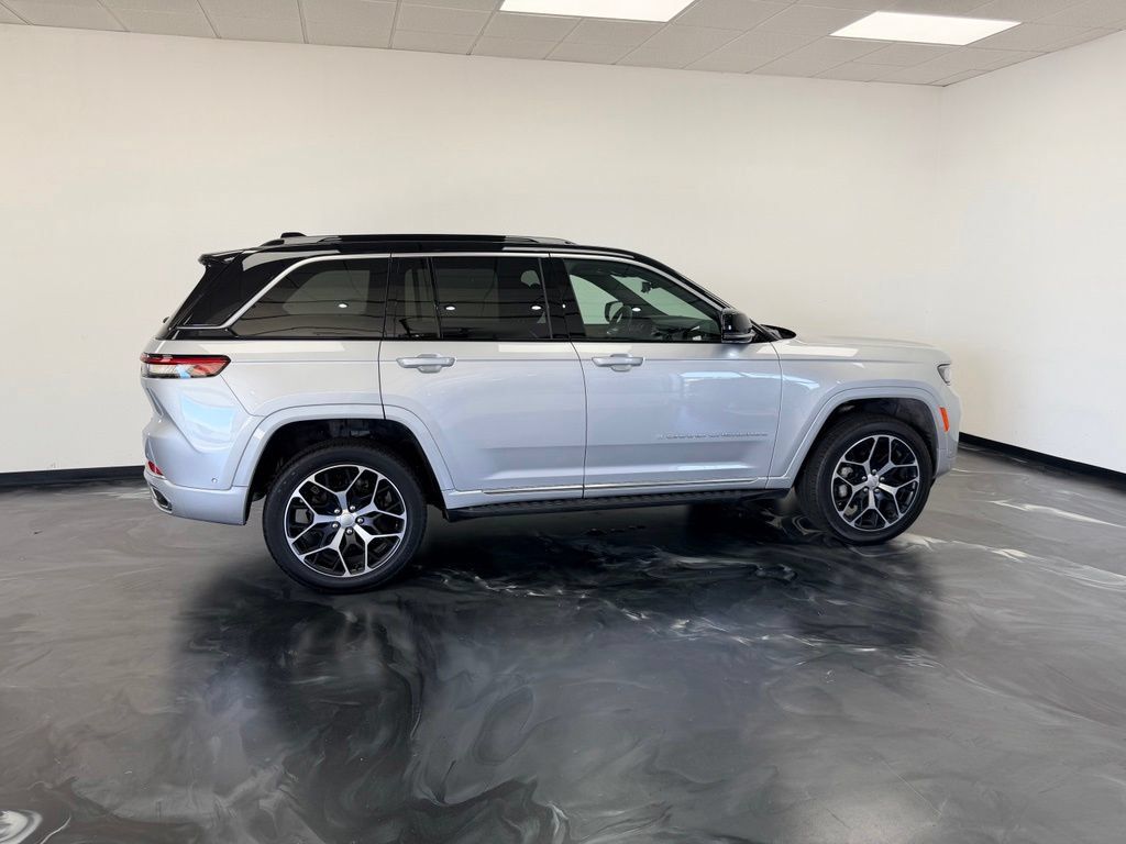 Used 2024 Jeep Grand Cherokee Summit AWD/4WD image 23