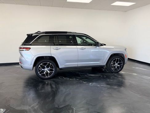 Used 2024 Jeep Grand Cherokee Summit AWD/4WD image 23