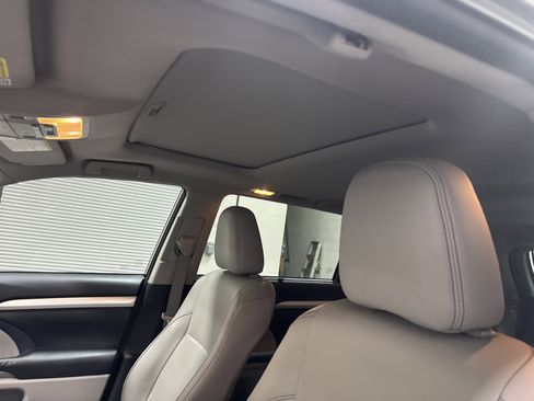 Used 2015 Toyota Highlander XLE AWD/4WD image 12