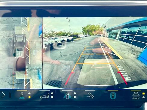 Used 2025 Chevrolet Silverado 2500 LTZ w/ LTZ Convenience Package image 9