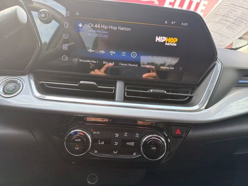 Used 2024 Chevrolet Trax LT w/ LT Convenience Package FWD image 22