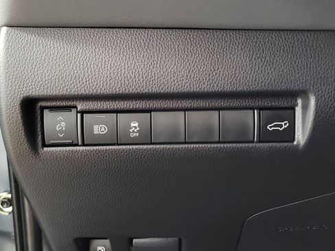 Used 2024 Toyota Venza XLE AWD/4WD image 23