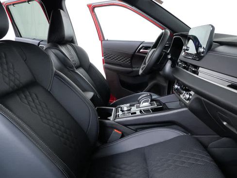 Used 2024 Mitsubishi Outlander SEL Black Edition image 21