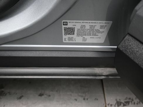 Used 2025 Chevrolet Equinox LT FWD image 17