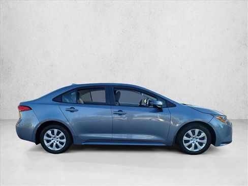 Used 2025 Toyota Corolla LE image 4