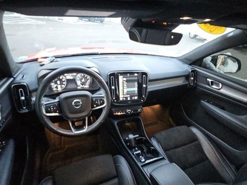 Used 2021 Volvo XC40 T5 R-Design w/ Advanced Package image 48