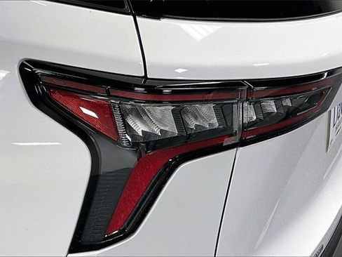 Used 2025 Chevrolet Equinox LT image 22