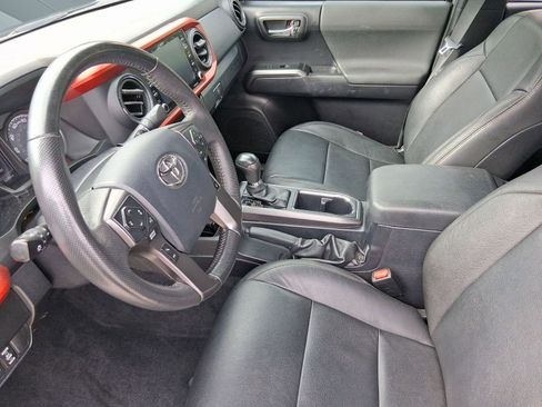 Used 2020 Toyota Tacoma TRD Sport image 5