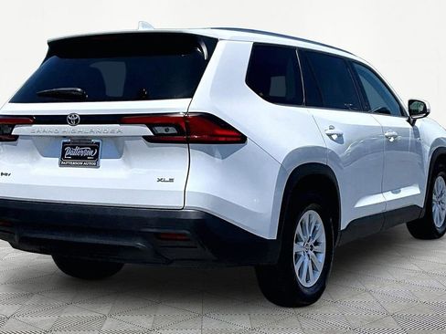 Used 2024 Toyota Grand Highlander XLE FWD image 2