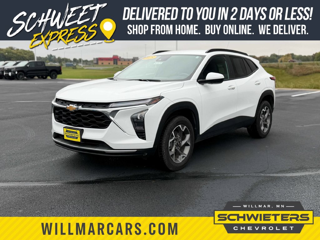 Used 2025 Chevrolet Trax LT FWD image 1