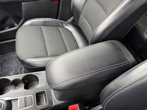 Used 2025 Ford Escape SE w/ Class II Trailer Tow Package image 14