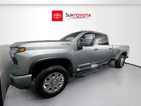 Used 2025 Chevrolet Silverado 3500 High Country w/ High Country Premium Package AWD/4WD image 9