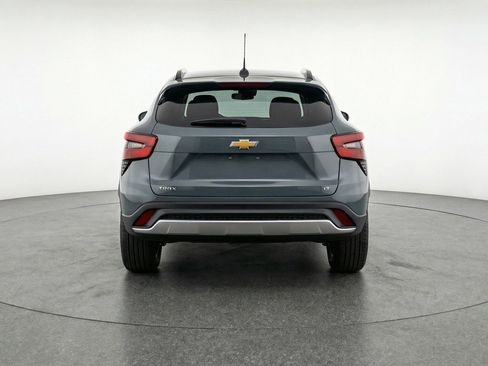 Used 2025 Chevrolet Trax LT w/ LT Convenience Package image 7
