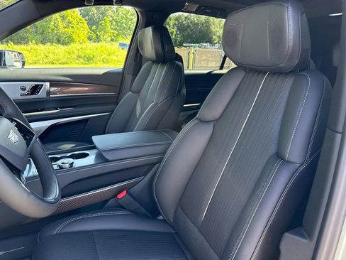 New 2026 Cadillac Vistiq Sport w/ LPO, Floor Liner Package image 22