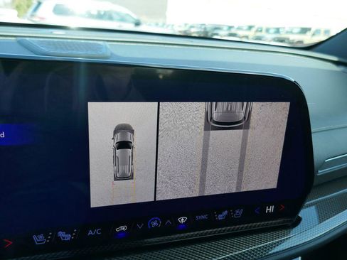 New 2026 Chevrolet Traverse High Country w/ LPO, Floor Liner Package AWD/4WD image 23