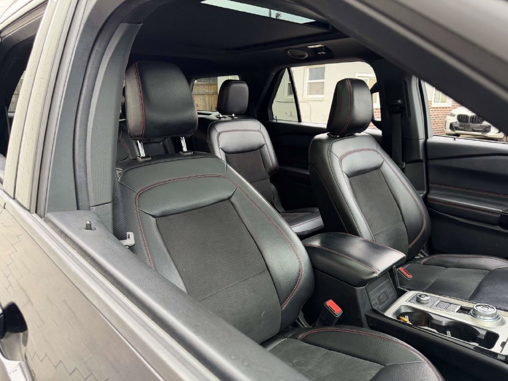 Used 2022 Ford Explorer ST-Line AWD/4WD image 12