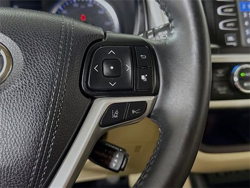Used 2019 Toyota Highlander Limited image 14