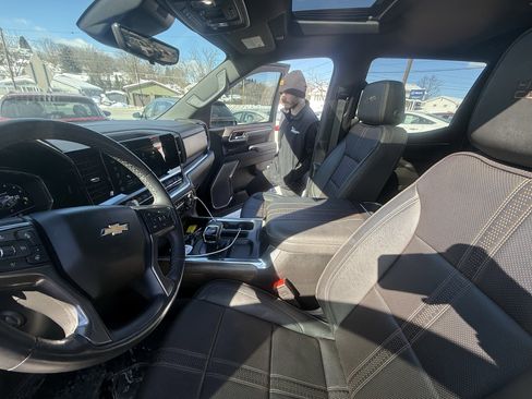 Used 2023 Chevrolet Silverado 1500 High Country w/ High Country Premium Package image 7