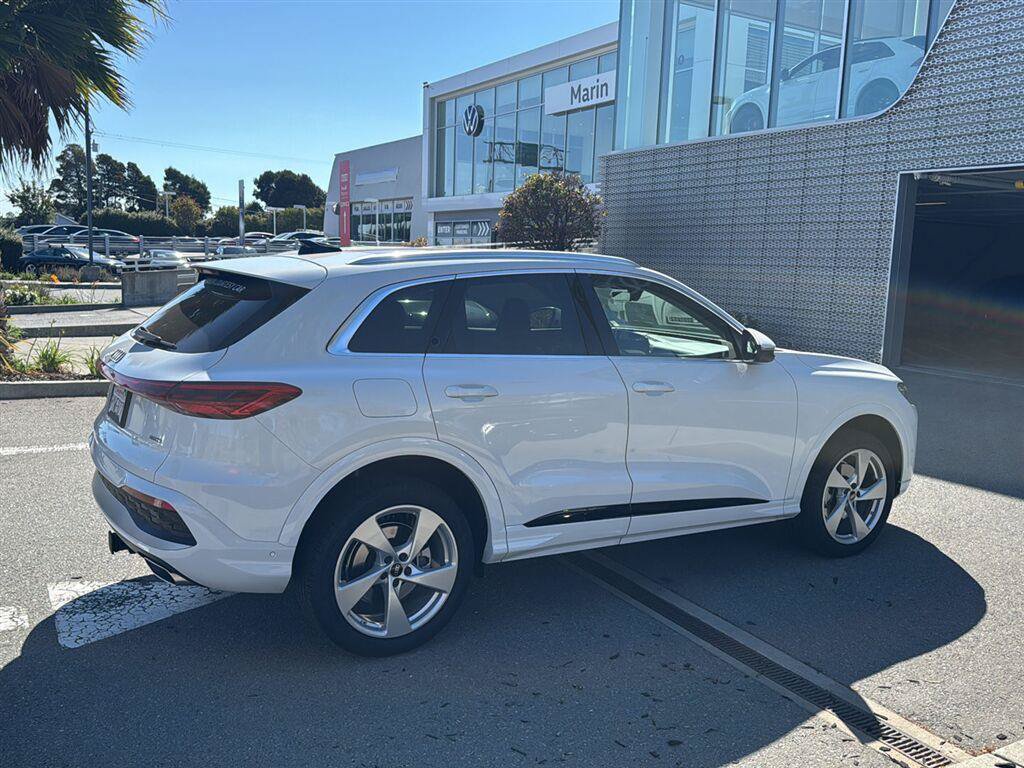 Certified 2025 Audi Q5 Premium AWD/4WD image 6