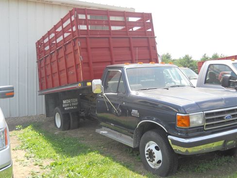 Used 1990 Ford F450 2WD Regular Cab Super Duty image 1