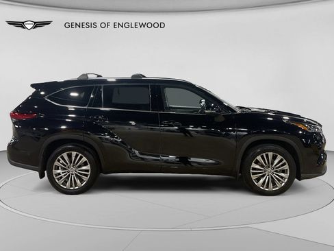 Used 2021 Toyota Highlander Platinum AWD/4WD image 6