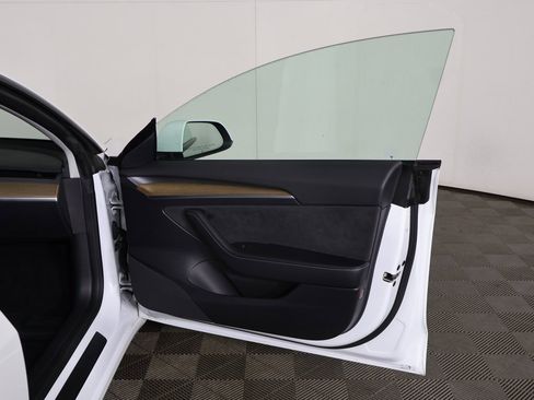 Used 2023 Tesla Model 3 Standard Range image 23