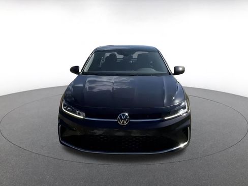 Used 2025 Volkswagen Jetta SE image 3