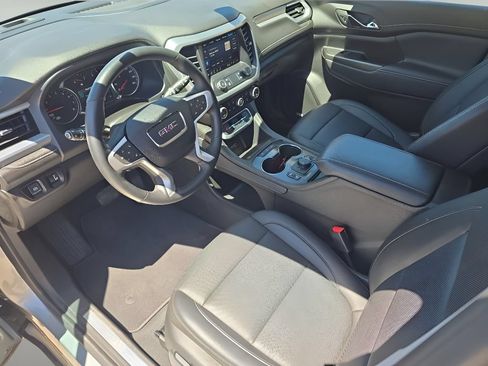 Used 2023 GMC Acadia SLT w/ Preferred Package AWD/4WD image 9