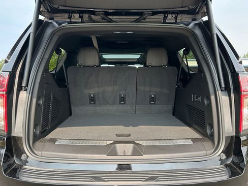 Used 2024 Chevrolet Suburban Z71 w/ Luxury Package image 21