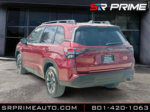 Used 2025 Subaru Forester Premium image 2