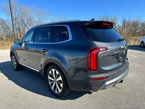 Used 2022 Kia Telluride EX w/ EX Premium Package image 3