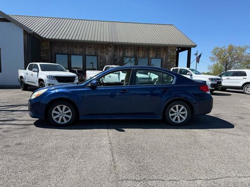 Used 2010 Subaru Legacy 2.5i Premium image 2