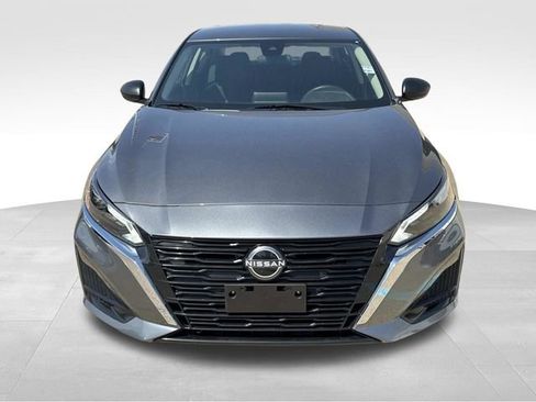 Used 2025 Nissan Altima 2.5 SV image 3