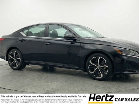 Used 2025 Nissan Altima 2.5 SR image 1