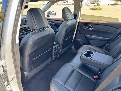 Used 2021 Nissan Rogue SL image 18