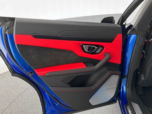 Used 2022 Lamborghini Urus image 25