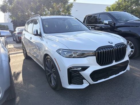 Used 2022 BMW X7 xDrive40i w/ M Sport Package AWD/4WD image 3