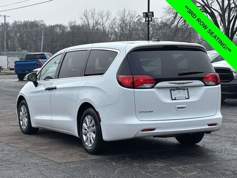 Used 2020 Chrysler Voyager L image 2