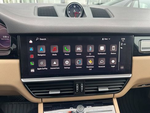 Used 2023 Porsche Cayenne Platinum Edition image 19