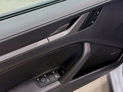 Used 2025 Porsche 911 Carrera image 21