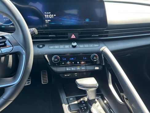 Used 2025 Hyundai Elantra SEL FWD image 18
