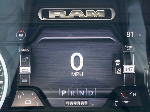 Used 2019 RAM 1500 Laramie AWD/4WD image 17