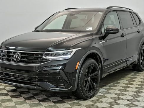 Certified 2024 Volkswagen Tiguan SE R-Line image 4