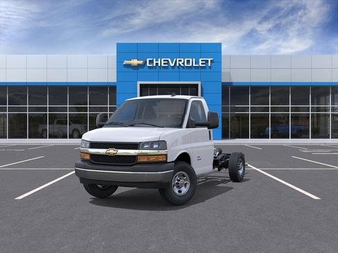 New 2025 Chevrolet Express 3500 w/ Power Convenience Package RWD image 31