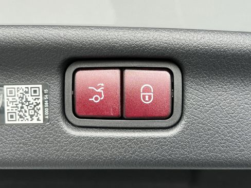 New 2025 Mercedes-Benz C 300 4MATIC Sedan image 25