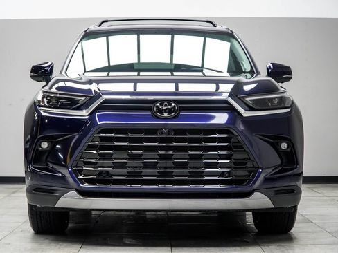 Used 2025 Toyota Grand Highlander AWD image 8