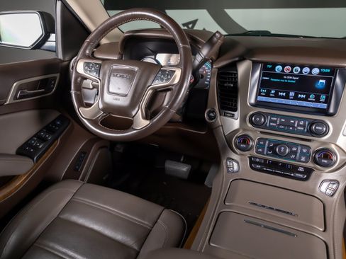 Used 2019 GMC Yukon XL Denali w/ Denali Ultimate Package RWD image 7